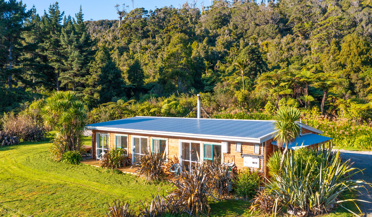 Gentle Annie Seaside Accommodation and Camping Ground, Mokihinui, West Coast, New Zealand
