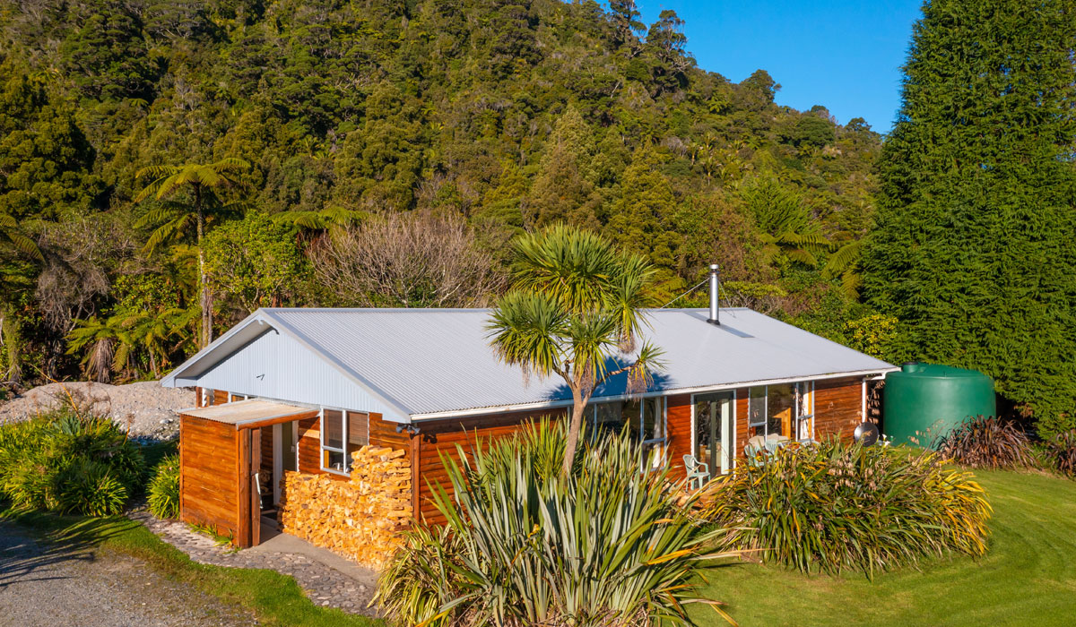 Gentle Annie Seaside Accommodation and Camping Ground, Mokihinui, West Coast, New Zealand